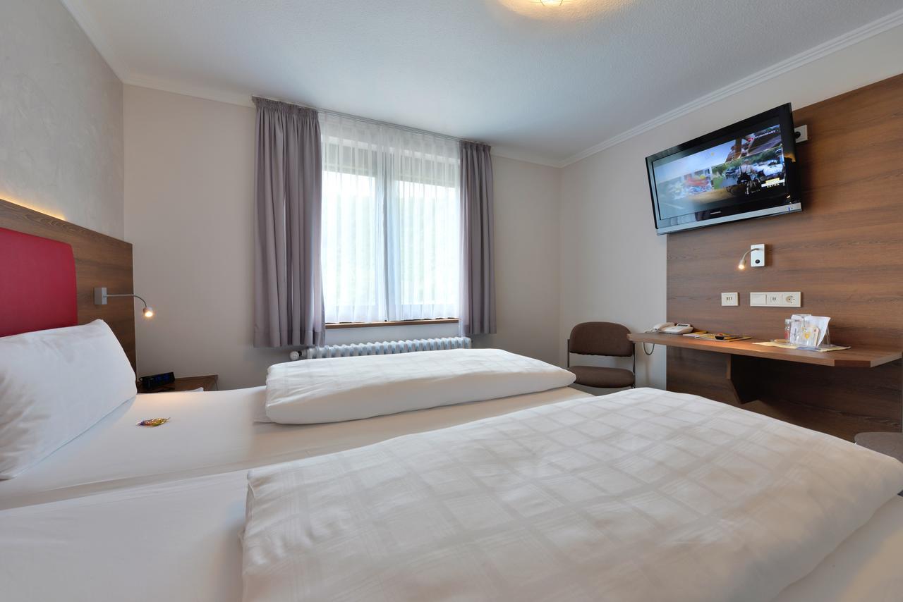 Land-Gut-Hotel Zur Post Altenahr Exterior photo